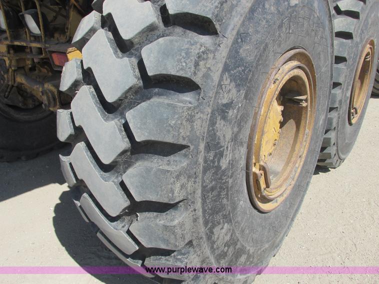 image for item A8856 1998 Caterpillar D350E haul truck