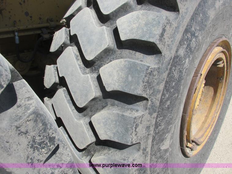 image for item A8856 1998 Caterpillar D350E haul truck