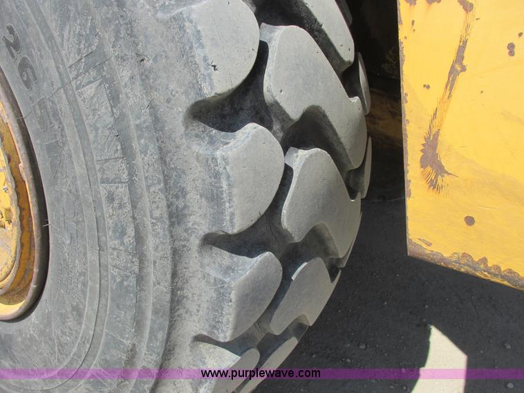 image for item A8856 1998 Caterpillar D350E haul truck