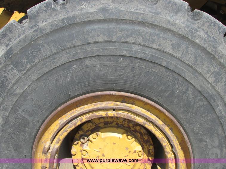 image for item A8856 1998 Caterpillar D350E haul truck