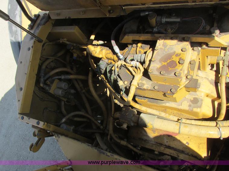 image for item A8856 1998 Caterpillar D350E haul truck