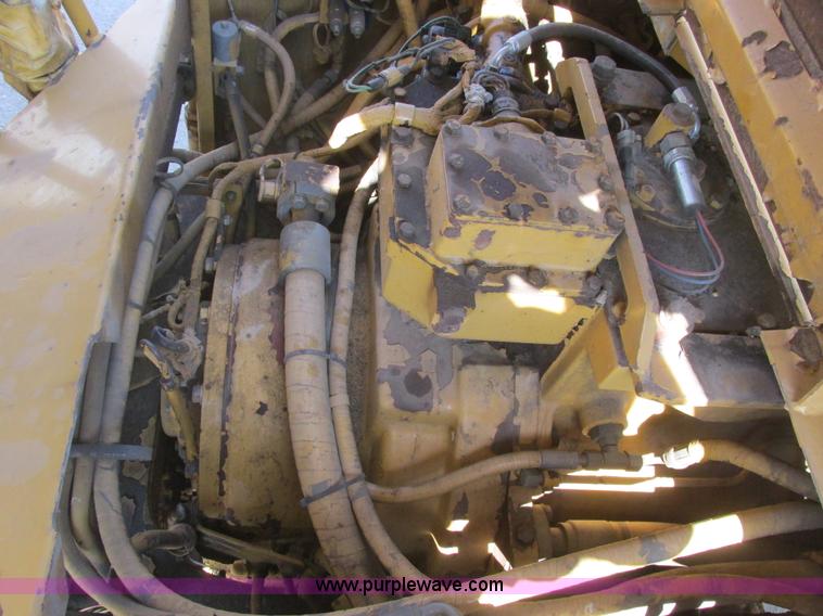 image for item A8856 1998 Caterpillar D350E haul truck