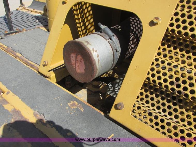 image for item A8856 1998 Caterpillar D350E haul truck