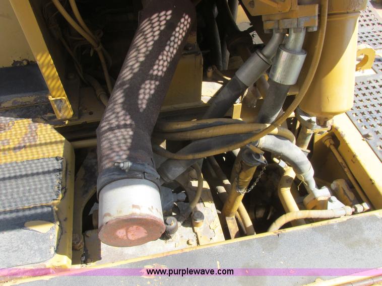 image for item A8856 1998 Caterpillar D350E haul truck