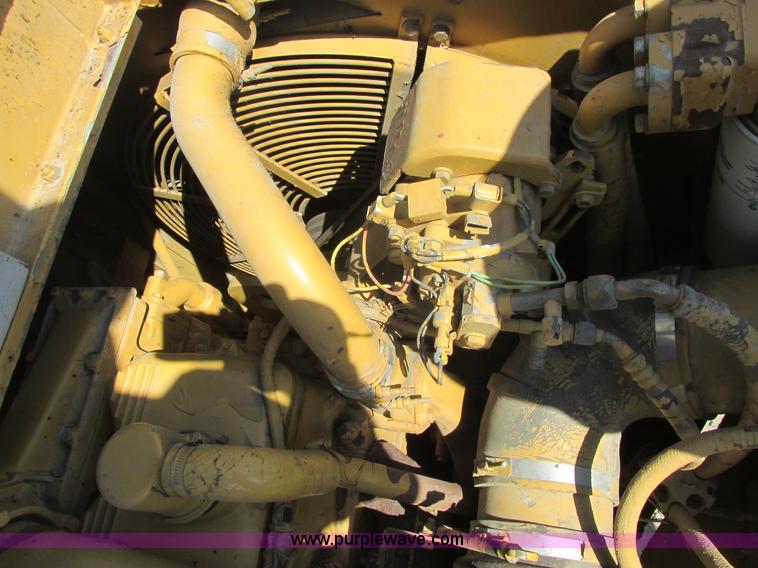 image for item A8856 1998 Caterpillar D350E haul truck