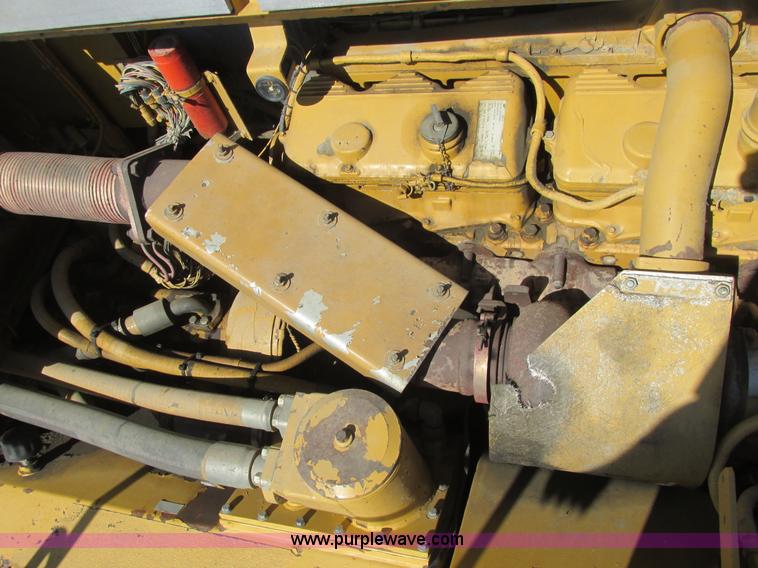 image for item A8856 1998 Caterpillar D350E haul truck