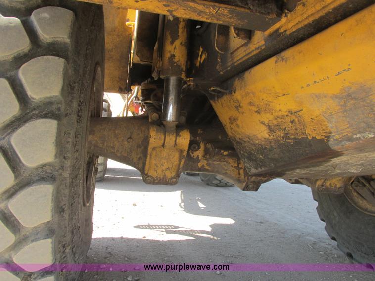 image for item A8856 1998 Caterpillar D350E haul truck