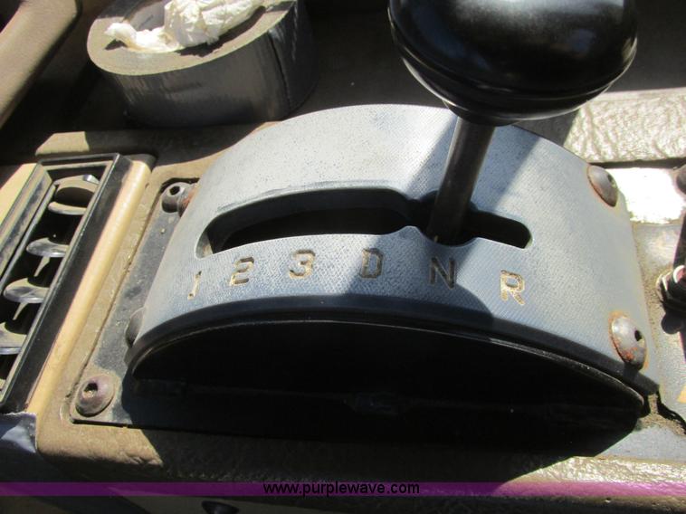 image for item A8856 1998 Caterpillar D350E haul truck