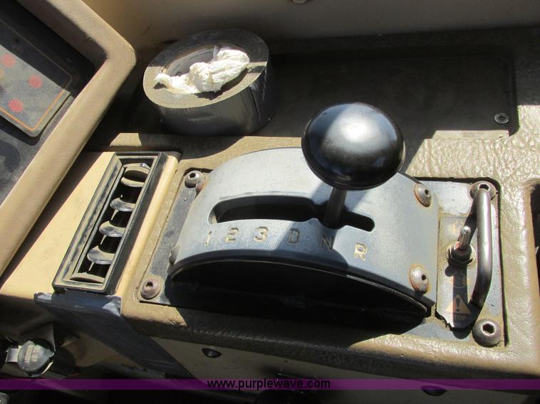 image for item A8856 1998 Caterpillar D350E haul truck