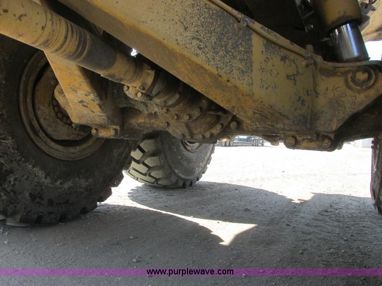 image for item A8856 1998 Caterpillar D350E haul truck