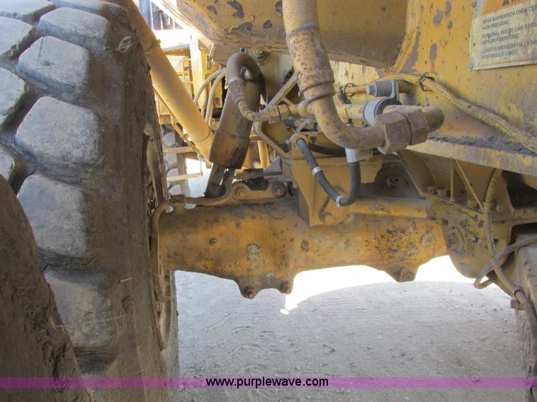 image for item A8856 1998 Caterpillar D350E haul truck