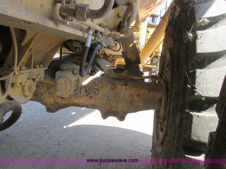 image for item A8856 1998 Caterpillar D350E haul truck