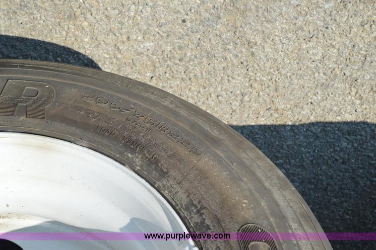 image for item AX9405 1989 Peterbilt 379 semi truck