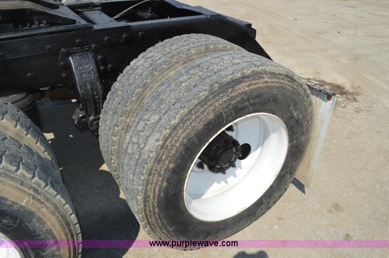 image for item AX9405 1989 Peterbilt 379 semi truck