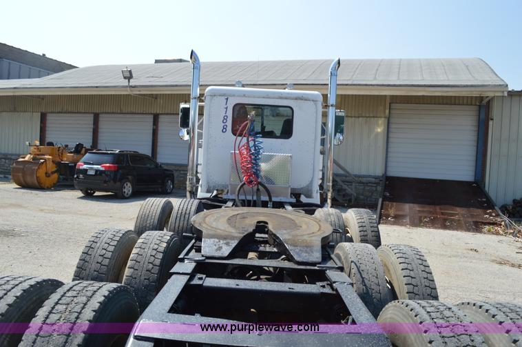 image for item AX9405 1989 Peterbilt 379 semi truck