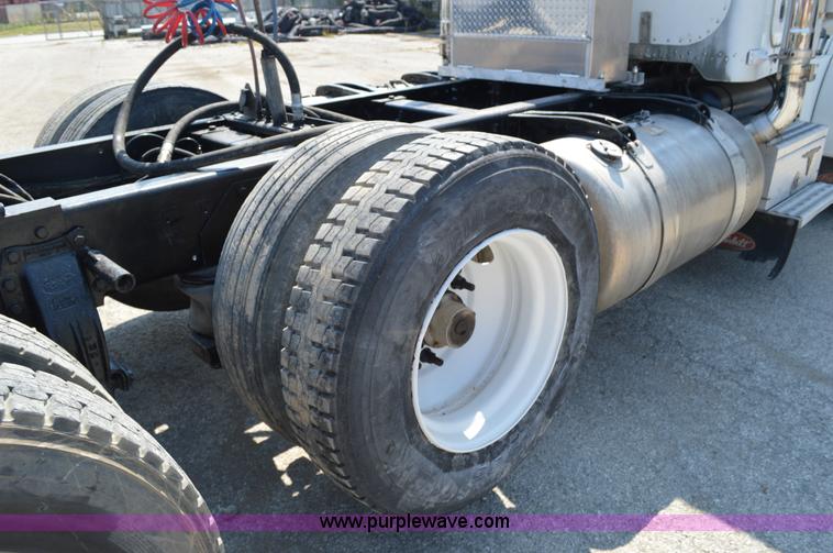 image for item AX9405 1989 Peterbilt 379 semi truck