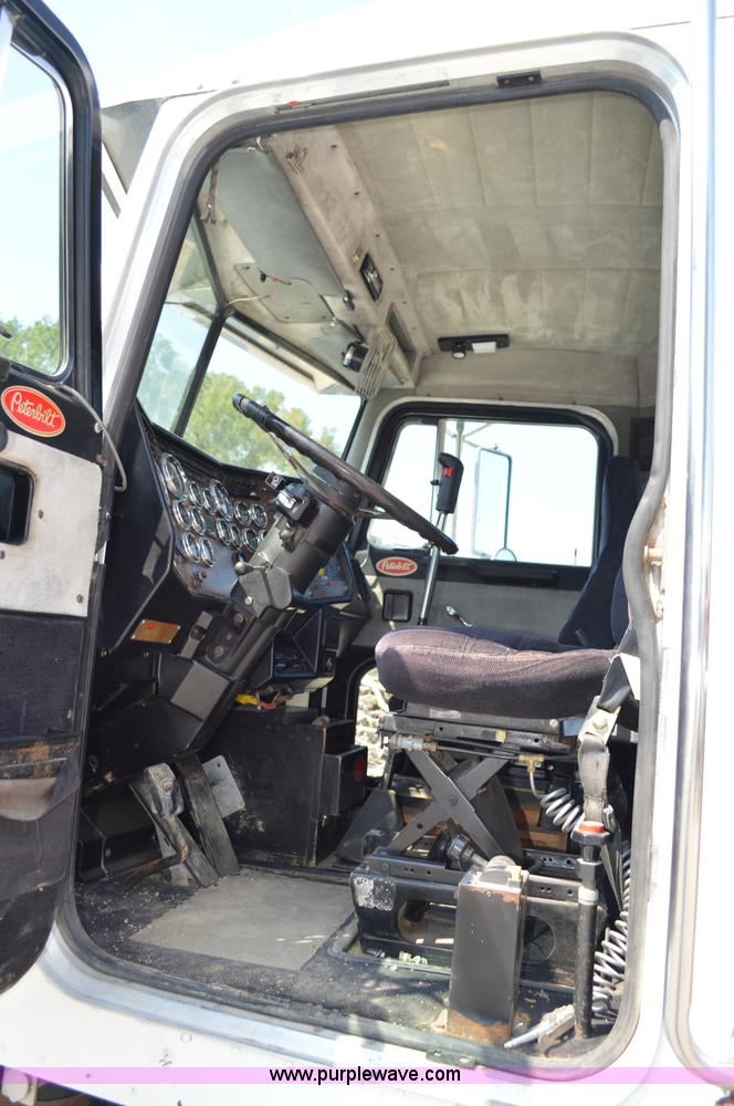 image for item AX9405 1989 Peterbilt 379 semi truck