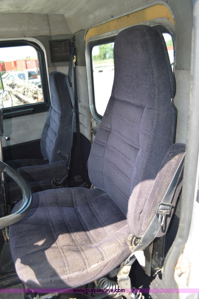 image for item AX9405 1989 Peterbilt 379 semi truck