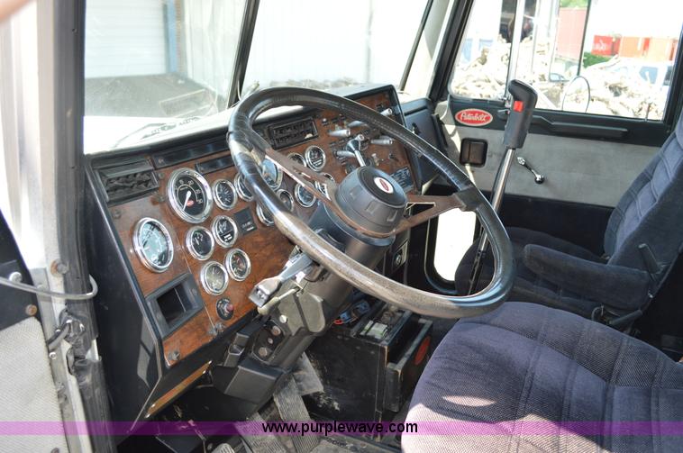 image for item AX9405 1989 Peterbilt 379 semi truck