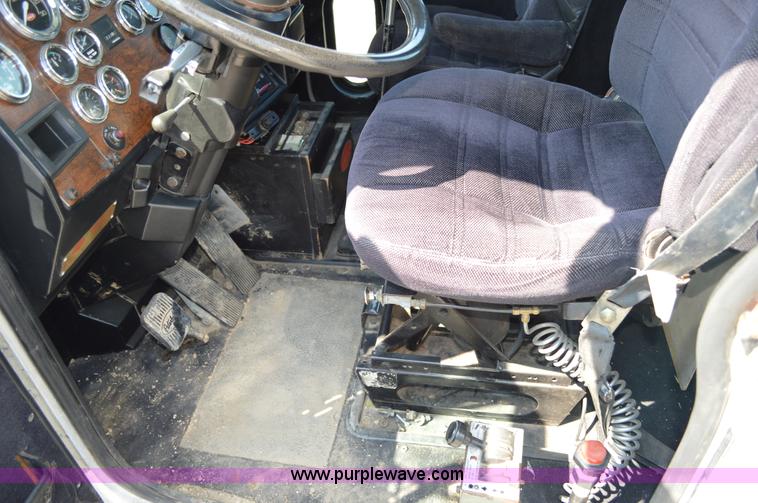 image for item AX9405 1989 Peterbilt 379 semi truck