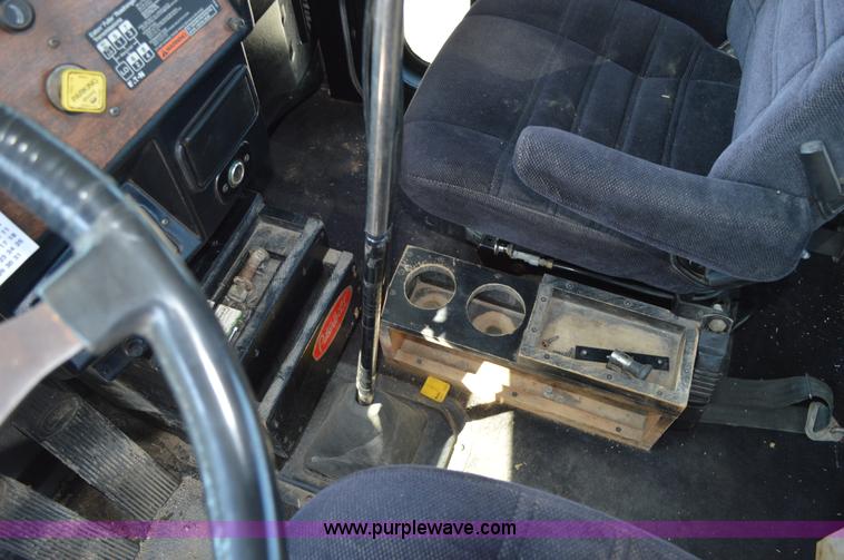 image for item AX9405 1989 Peterbilt 379 semi truck