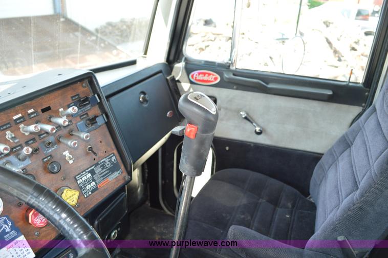 image for item AX9405 1989 Peterbilt 379 semi truck