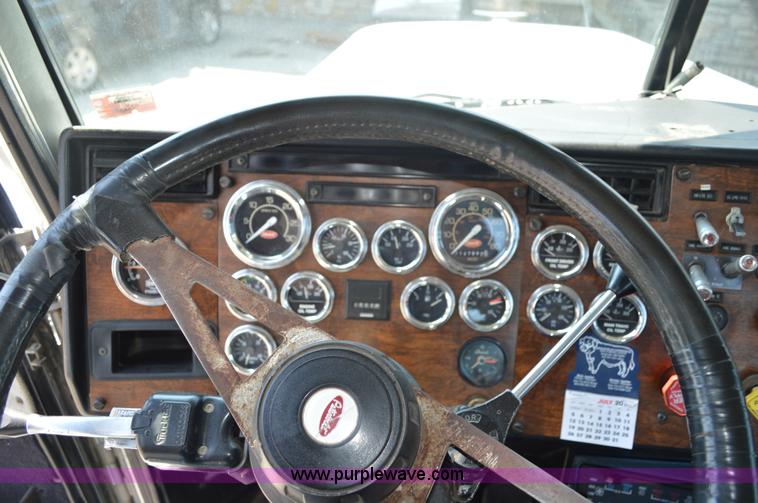 image for item AX9405 1989 Peterbilt 379 semi truck