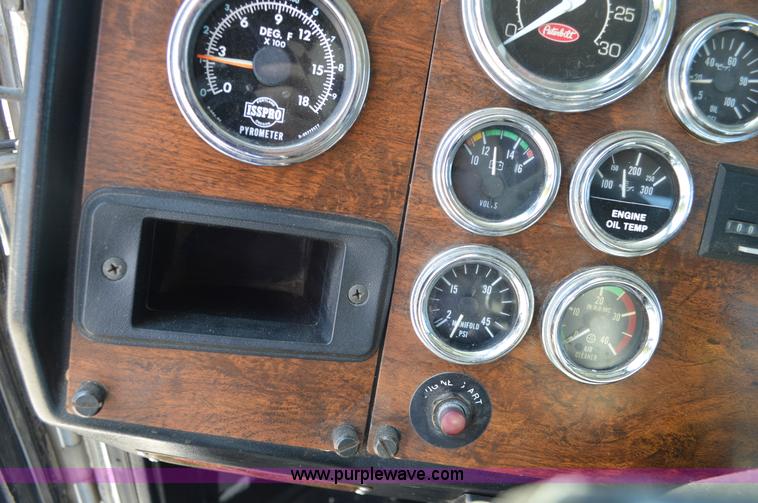 image for item AX9405 1989 Peterbilt 379 semi truck