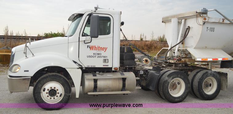 image for item AX9422 2007 Freightliner Columbia semi truck