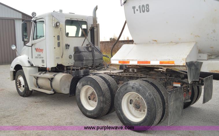 image for item AX9422 2007 Freightliner Columbia semi truck