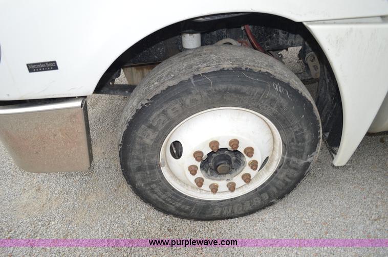 image for item AX9422 2007 Freightliner Columbia semi truck