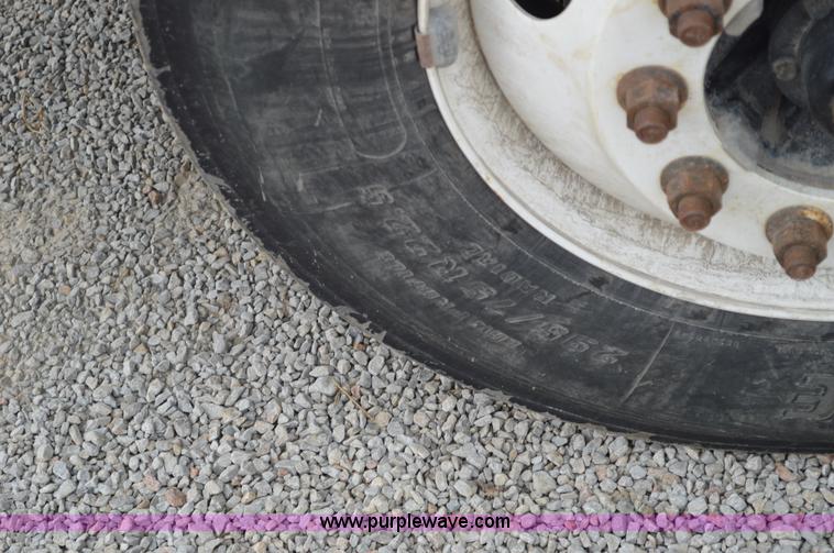 image for item AX9422 2007 Freightliner Columbia semi truck