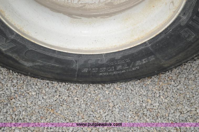 image for item AX9422 2007 Freightliner Columbia semi truck