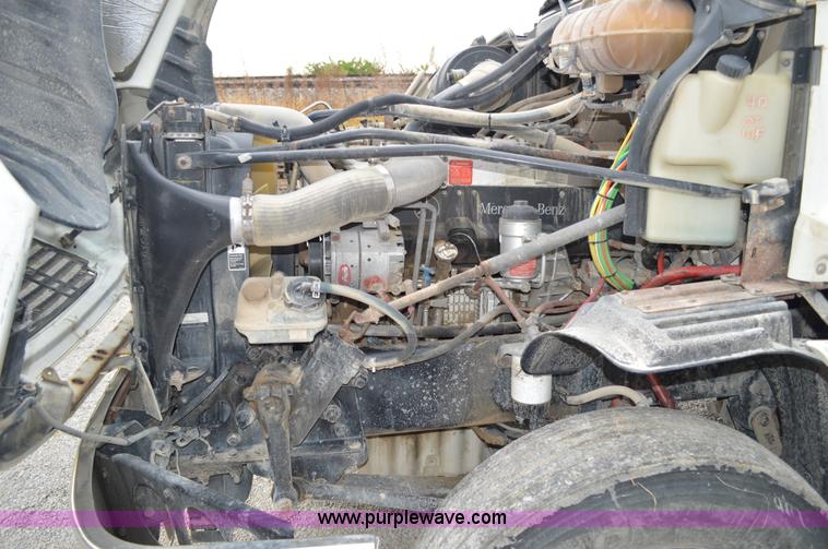 image for item AX9422 2007 Freightliner Columbia semi truck