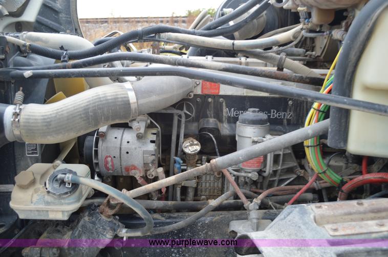 image for item AX9422 2007 Freightliner Columbia semi truck