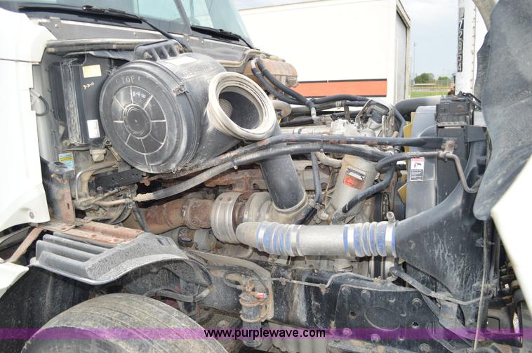 image for item AX9422 2007 Freightliner Columbia semi truck