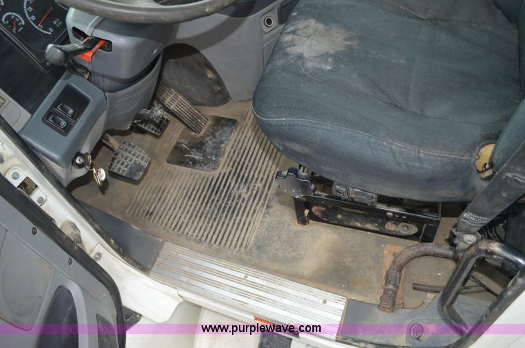 image for item AX9422 2007 Freightliner Columbia semi truck