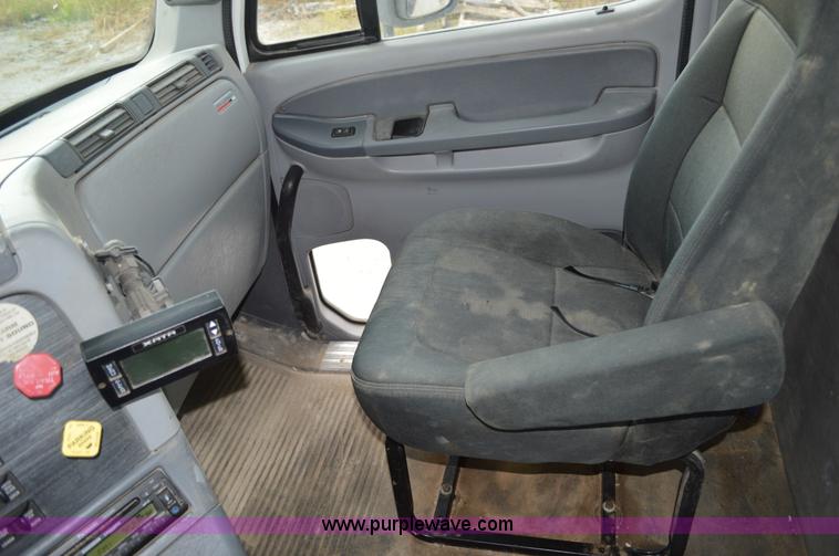 image for item AX9422 2007 Freightliner Columbia semi truck