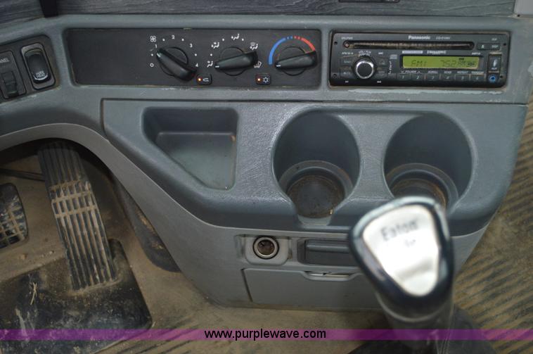 image for item AX9422 2007 Freightliner Columbia semi truck