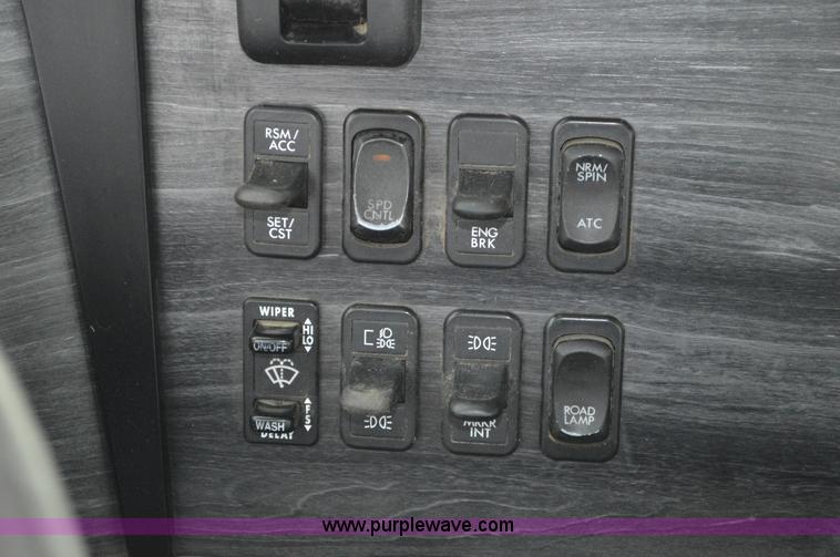 image for item AX9422 2007 Freightliner Columbia semi truck