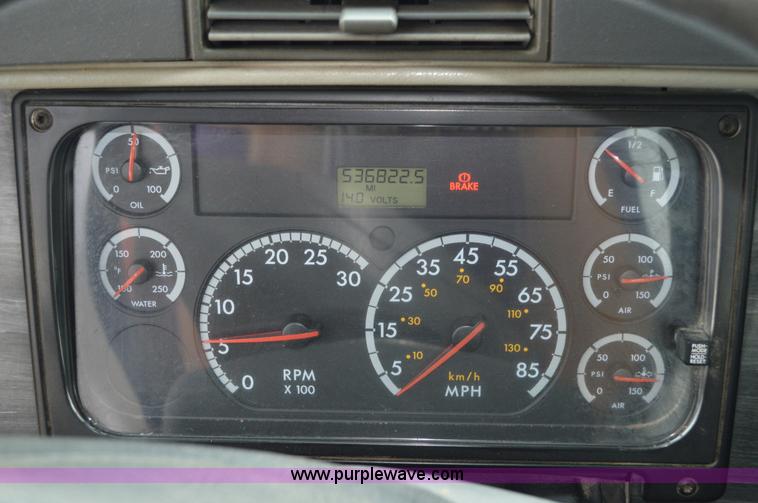 image for item AX9422 2007 Freightliner Columbia semi truck