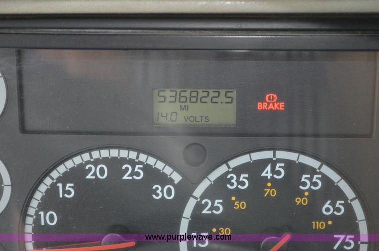 image for item AX9422 2007 Freightliner Columbia semi truck