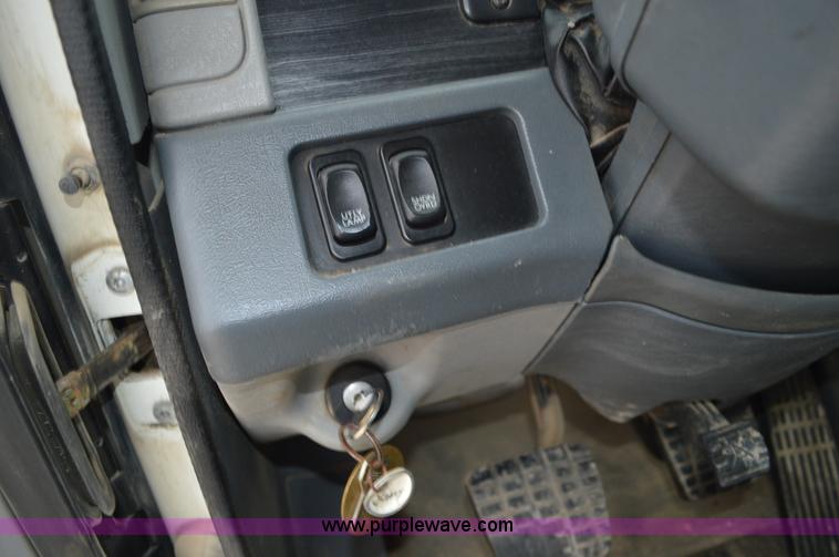 image for item AX9422 2007 Freightliner Columbia semi truck