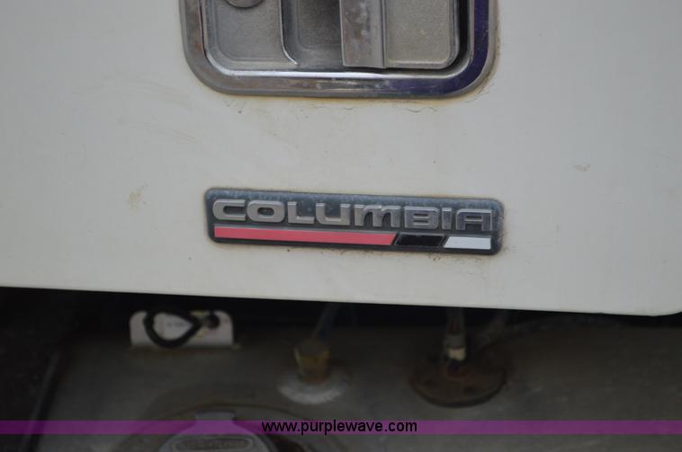 image for item AX9422 2007 Freightliner Columbia semi truck