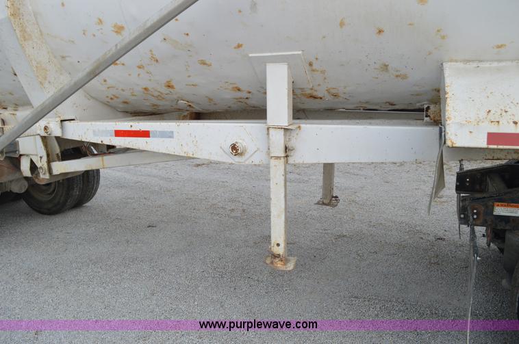 image for item AX9423 1996 Clement end dump trailer