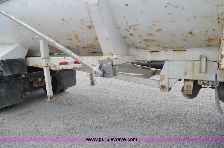 image for item AX9423 1996 Clement end dump trailer