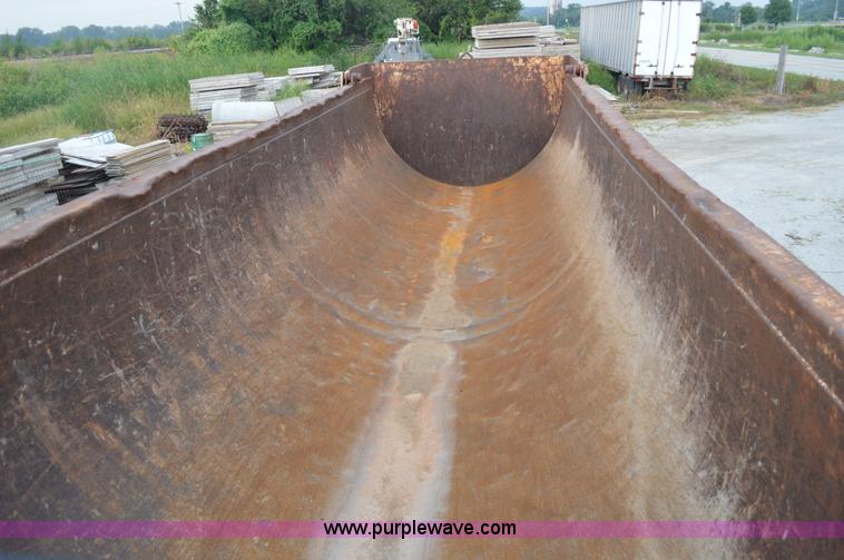 image for item AX9423 1996 Clement end dump trailer