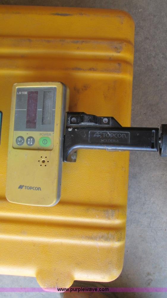 image for item AY9817 Somero Coppperhead XD walk-behind laser screed