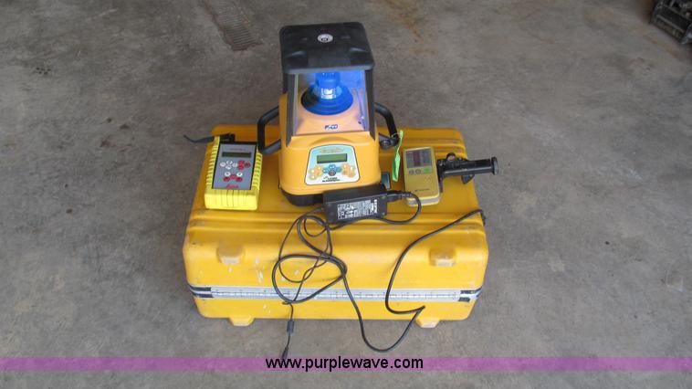 image for item AY9817 Somero Coppperhead XD walk-behind laser screed