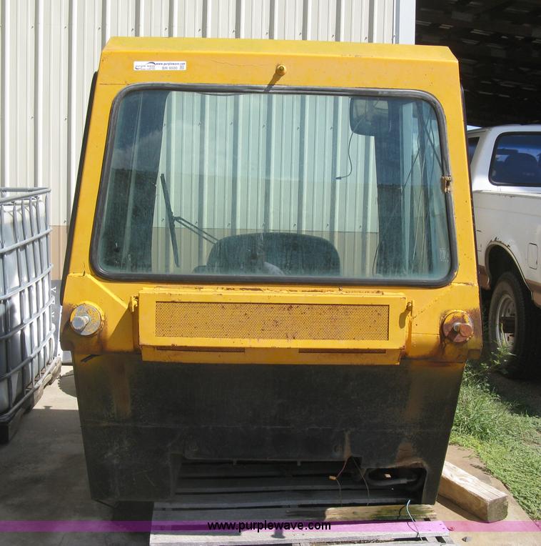 image for item BR9500 John Deere 750 dozer enclosed cab